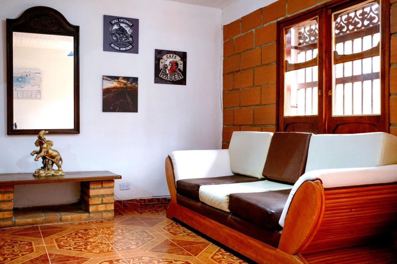 Cafe Racer Hostel Хардин Экстерьер фото